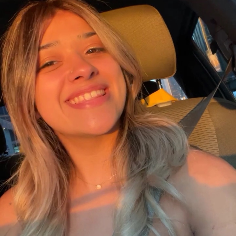 Meet your Posher, Priscila